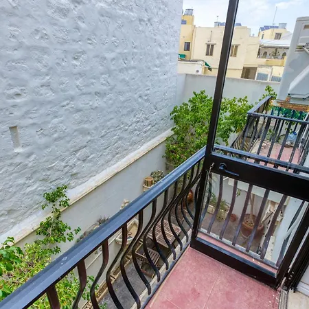 Charming 3br Townhouse With Terraces In By 360 Estates Holiday home