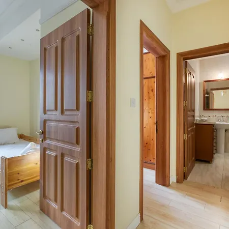 Charming 3br Townhouse With Terraces In By 360 Estates Case de vacanță Balzan