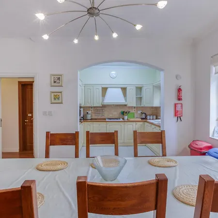Charming 3br Townhouse With Terraces In By 360 Estates Case de vacanță Balzan