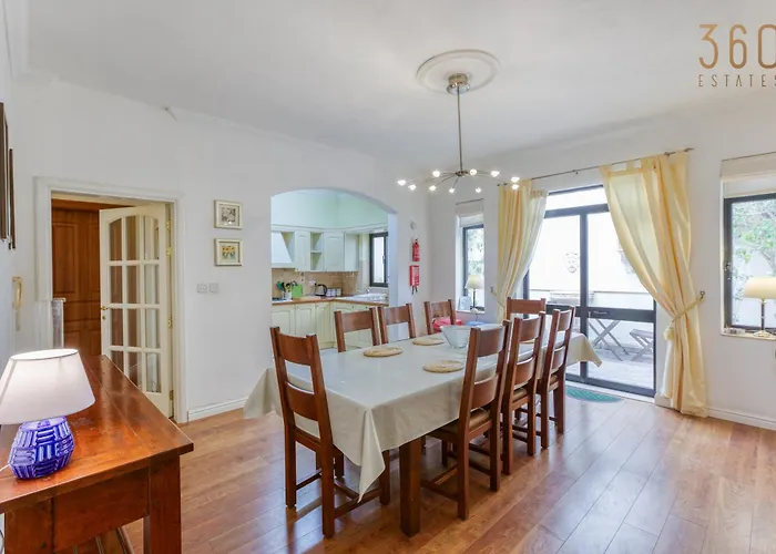 Charming 3br Townhouse With Terraces In By 360 Estates Casa vacanze