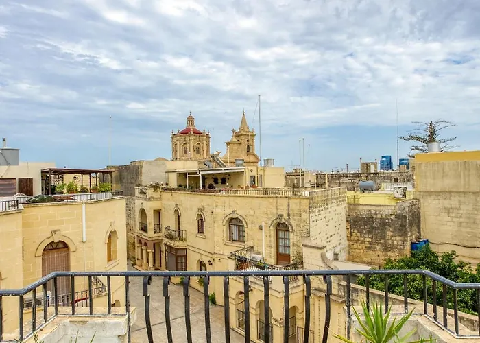 Casa vacanze Charming 3br Townhouse With Terraces In By 360 Estates *