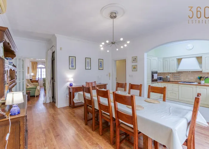 Casa vacanze Charming 3br Townhouse With Terraces In By 360 Estates Balzan