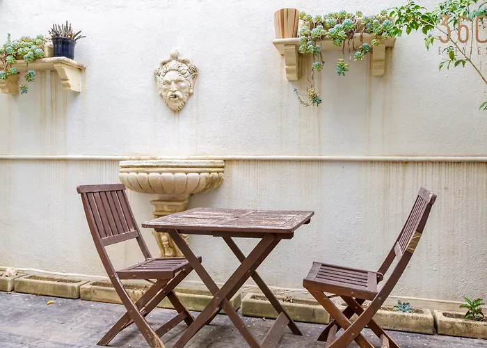 Casa vacanze Charming 3br Townhouse With Terraces In By 360 Estates *