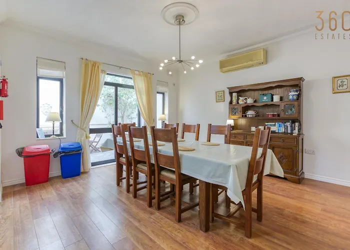 Casa vacanze Charming 3br Townhouse With Terraces In By 360 Estates *