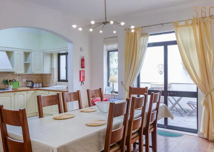 Charming 3br Townhouse With Terraces In By 360 Estates Casa vacanze